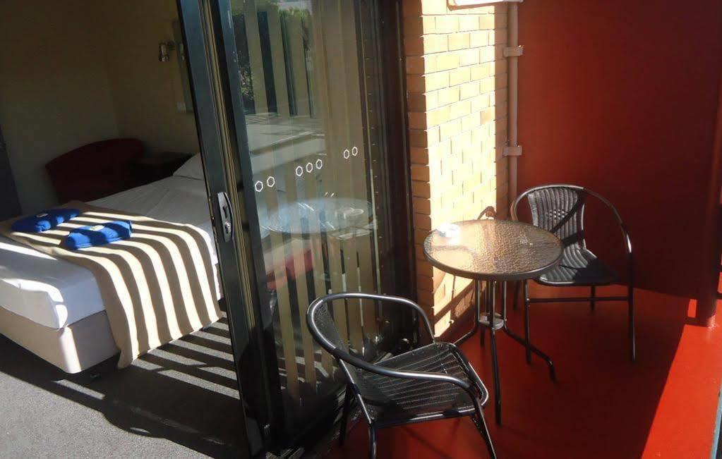 Kingsford Riverside Inn Brisbane Extérieur photo
